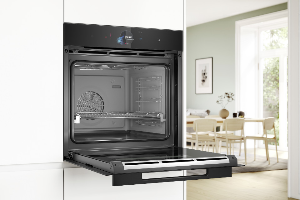 Bosch Einbau Dampfbackofen HSG958ED1 in der Pfiff Küchenwelt